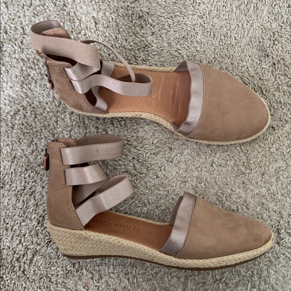 Gentle Souls Women's Noa-Beth Espadrille Wedge 5.5